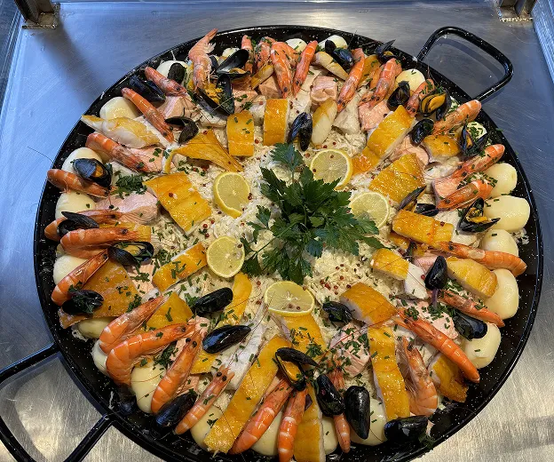 Paëlla faite maison, traiteur Poissonnerie Moser - Saveurs de l'Océan à Sceaux - Hauts de Seine (92)