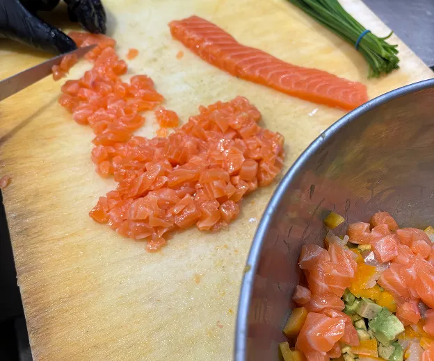 Préparations traiteur sur place à la Poissonerie Moser - Saveurs de l'Océan à Sceaux (92)